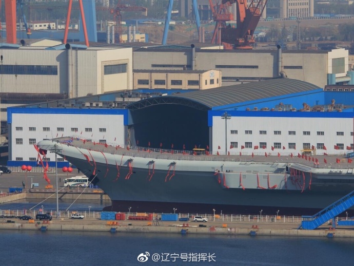 舉國同慶，首艘國產(chǎn)航空母艦今日正式下水啦！